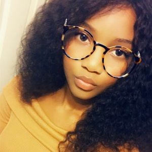 Meet your Posher, Angeline